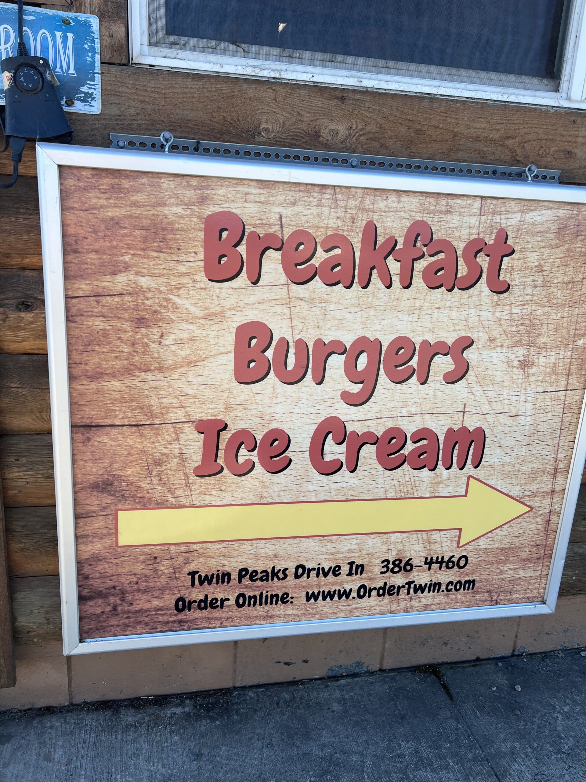 Breakfast, Burgers, and Ice Cream at Twin Peaks in Hood River
